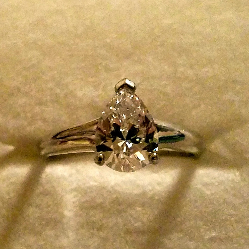 1.2ct pear shaped engagement ring 925 SS